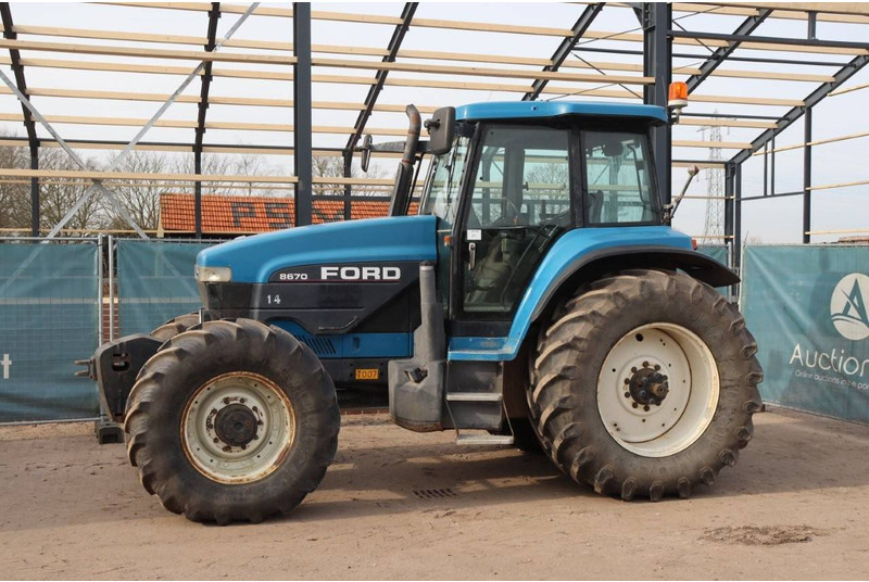 New Holland 8670 - Traktor: bild 1 New Holland 8670 - Traktor: bild 1