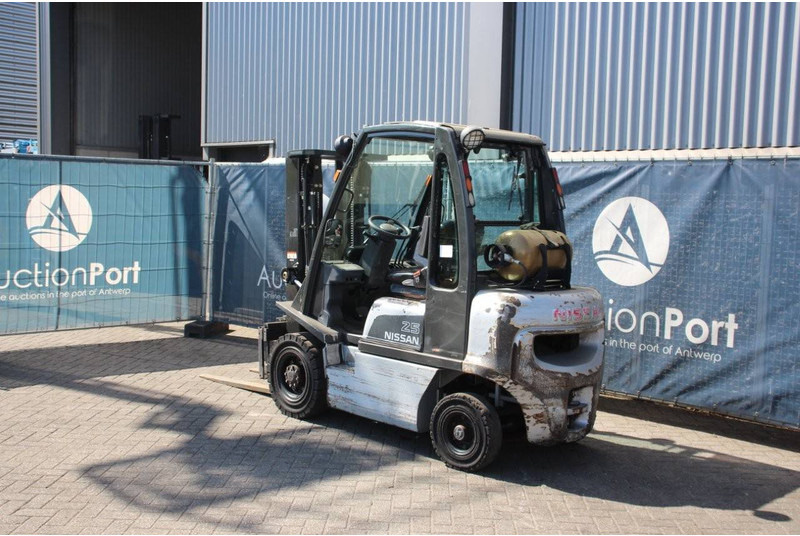 Nissan UD02A25PQ - Gasoltruck: bild 3 Nissan UD02A25PQ - Gasoltruck: bild 3