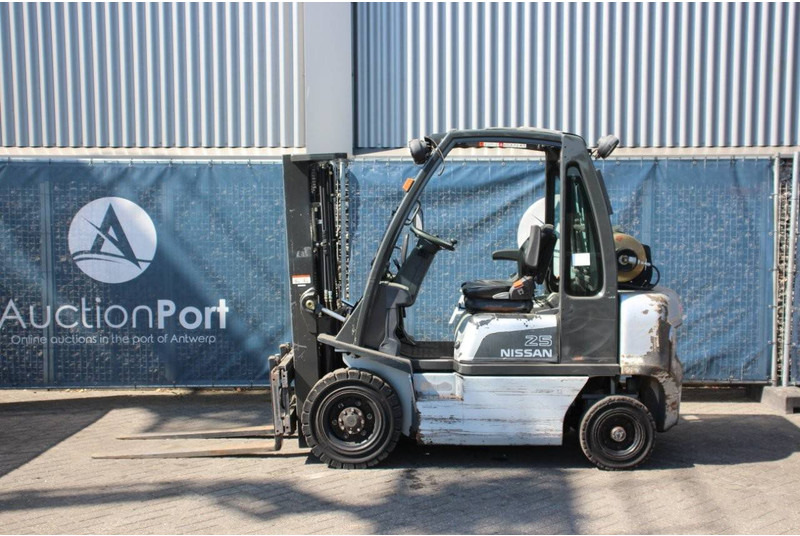 Nissan UD02A25PQ - Gasoltruck: bild 2 Nissan UD02A25PQ - Gasoltruck: bild 2