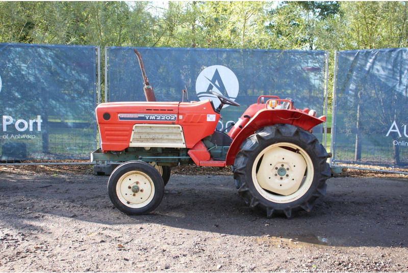Yanmar YM2202 - Traktor: bild 2 Yanmar YM2202 - Traktor: bild 2