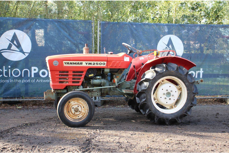 Yanmar YM2500 - Traktor: bild 1 Yanmar YM2500 - Traktor: bild 1