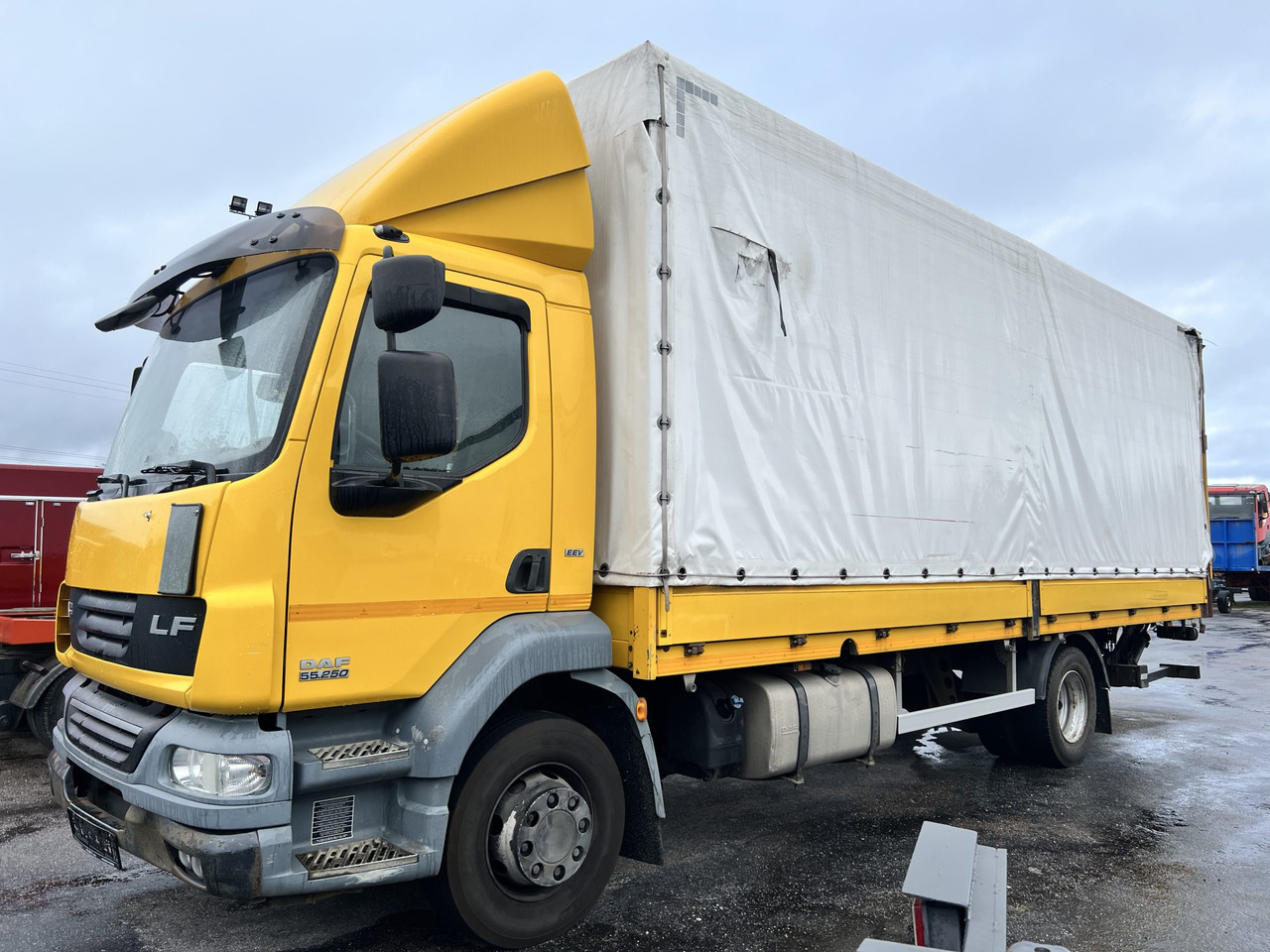 CAMION TAULINER DAF 55.250 - Kapellbil: bild 2 CAMION TAULINER DAF 55.250 - Kapellbil: bild 2
