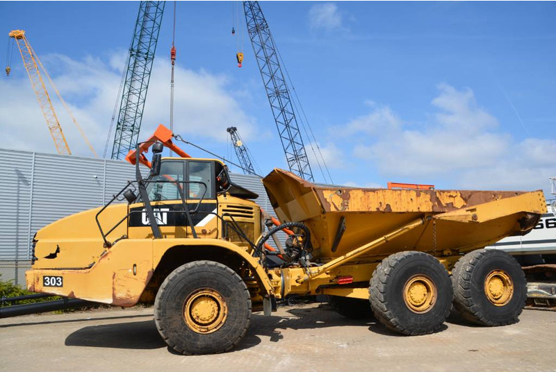 Cat 735 - Ramstyrd dumper: bild 1 Cat 735 - Ramstyrd dumper: bild 1