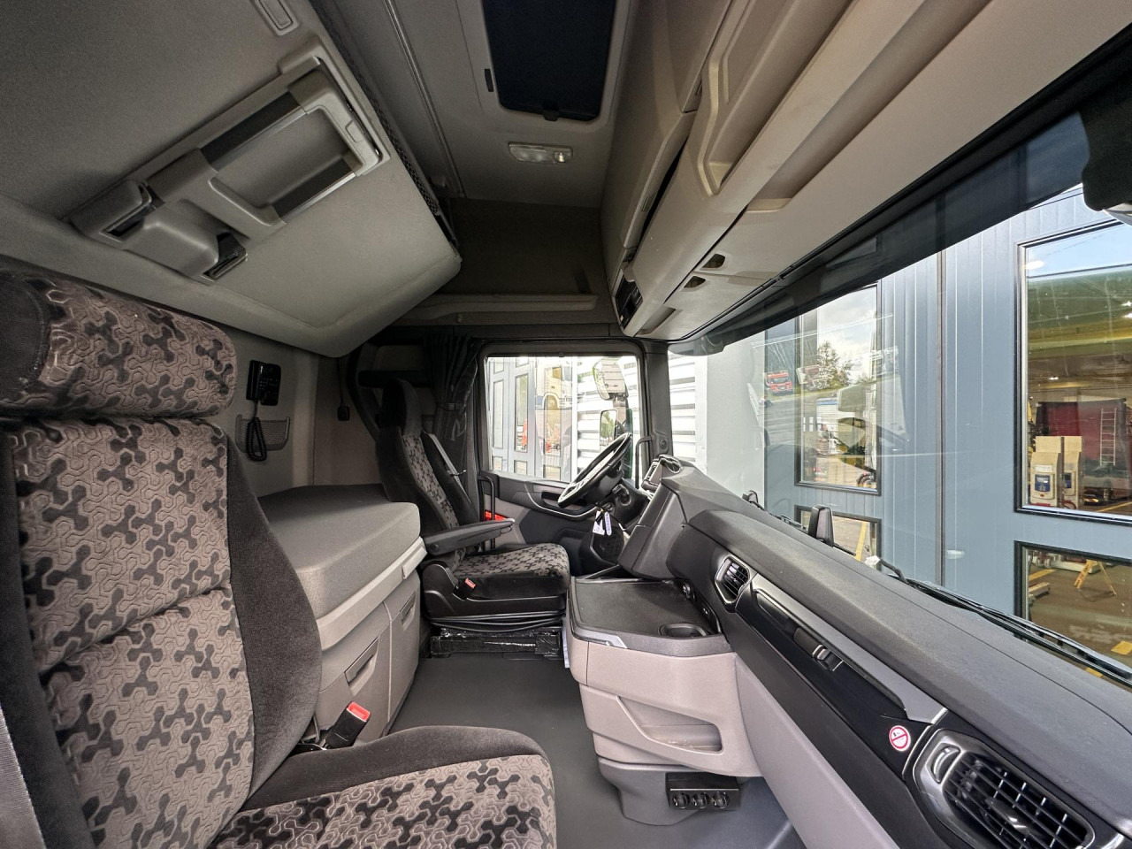 SCANIA S 450 A4x2NB - Dragbil: bild 2 SCANIA S 450 A4x2NB - Dragbil: bild 2