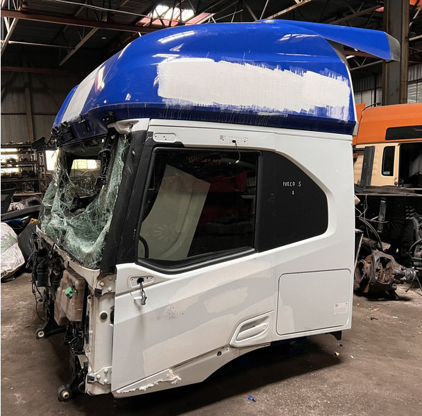 Iveco 2022 - Dörr och reservdelar: bild 1 Iveco 2022 - Dörr och reservdelar: bild 1