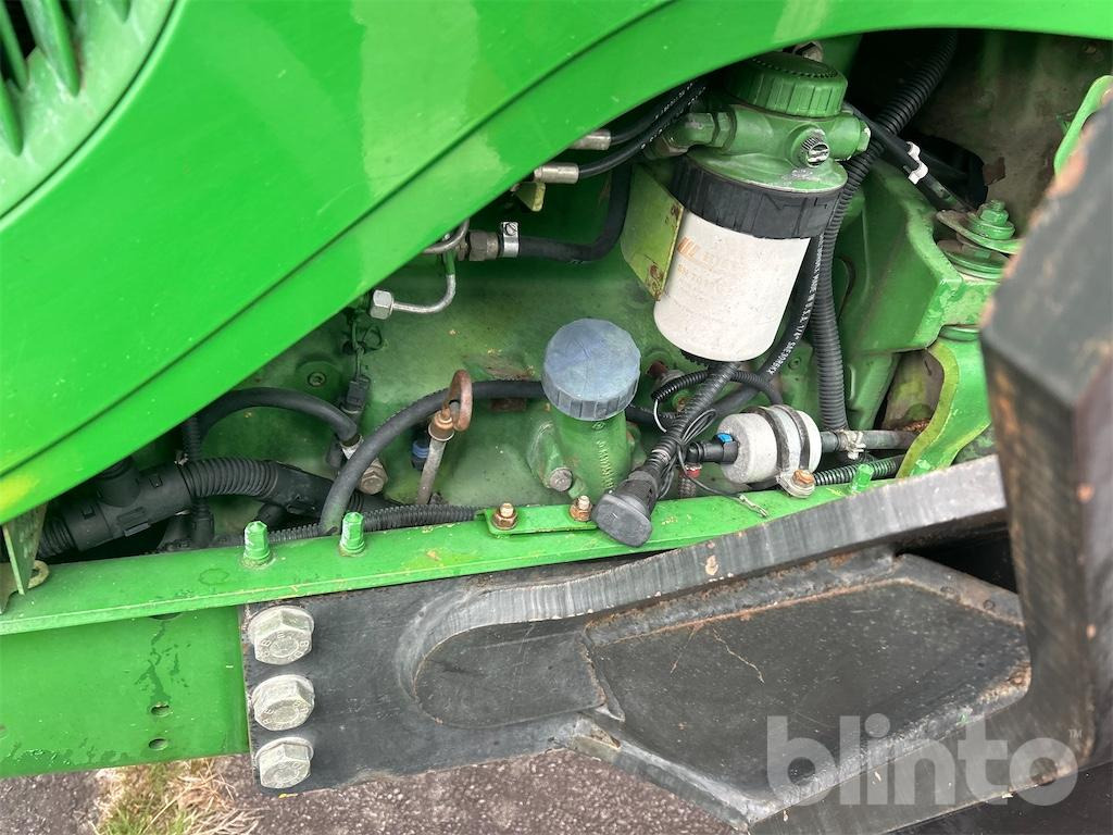 JOHN DEERE 5820 - Traktor: bild 5 JOHN DEERE 5820 - Traktor: bild 5