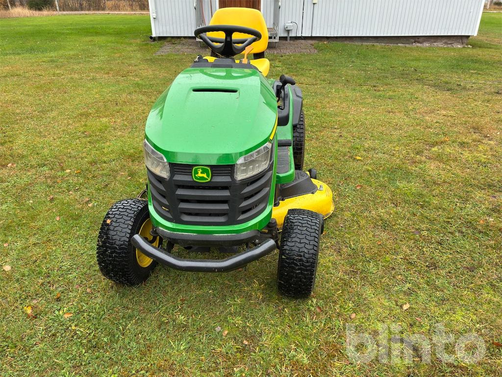 John Deere X167 - Gräsklippare: bild 2 John Deere X167 - Gräsklippare: bild 2