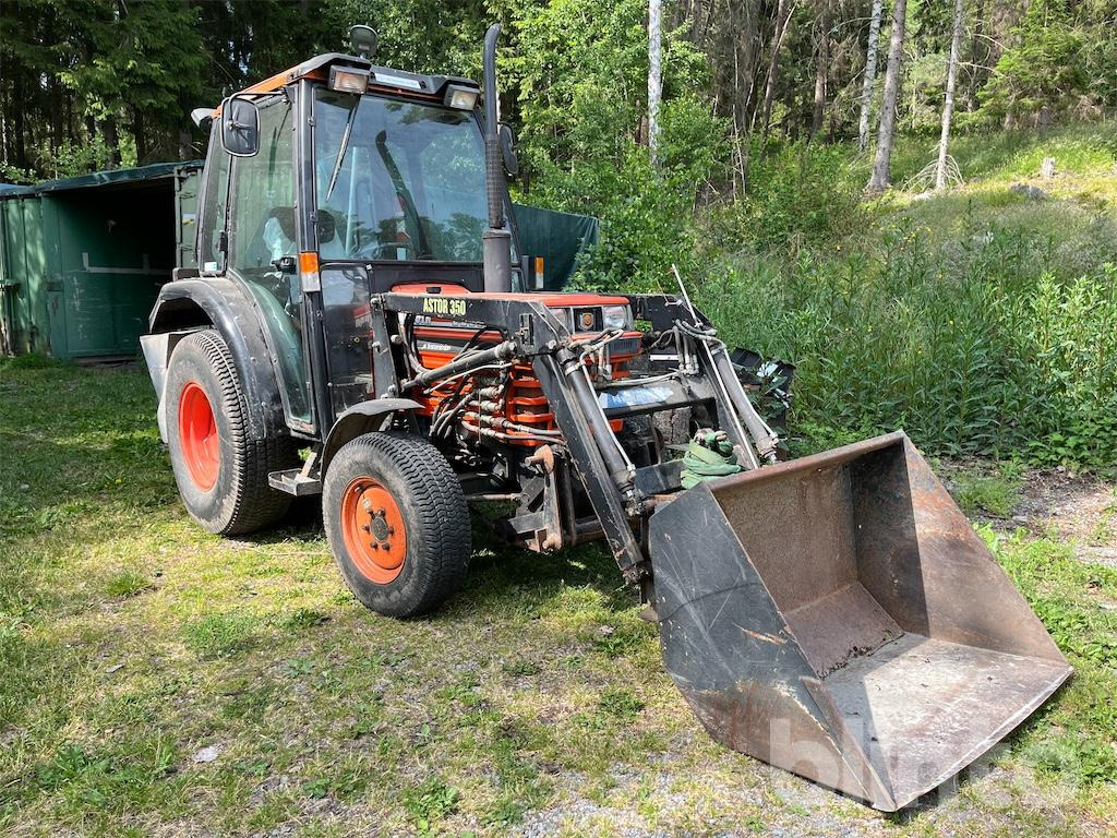 KUBOTA 2550 GST med 3 redaskap - Traktor: bild 3 KUBOTA 2550 GST med 3 redaskap - Traktor: bild 3