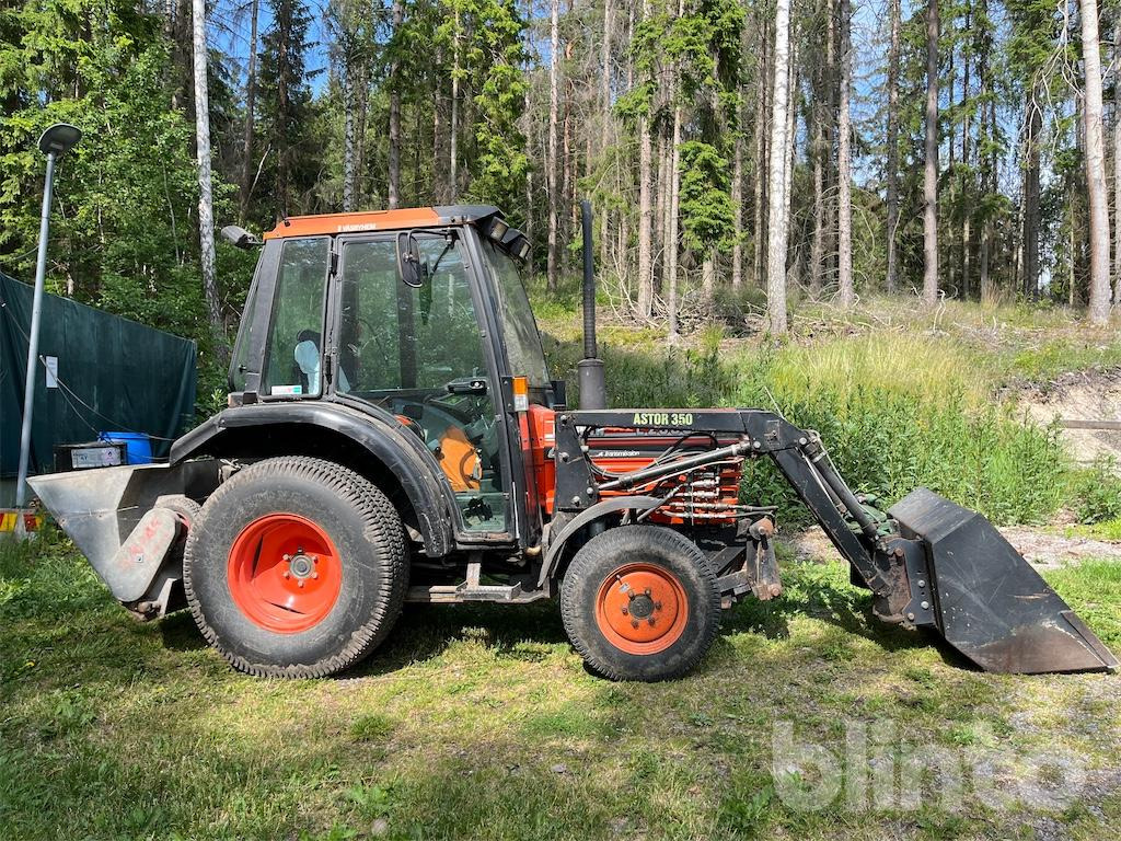 KUBOTA 2550 GST med 3 redaskap - Traktor: bild 4 KUBOTA 2550 GST med 3 redaskap - Traktor: bild 4