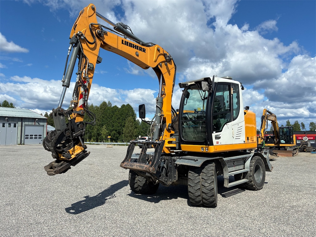 Liebherr 912 Compact - Grävmaskin på däck: bild 1 Liebherr 912 Compact - Grävmaskin på däck: bild 1