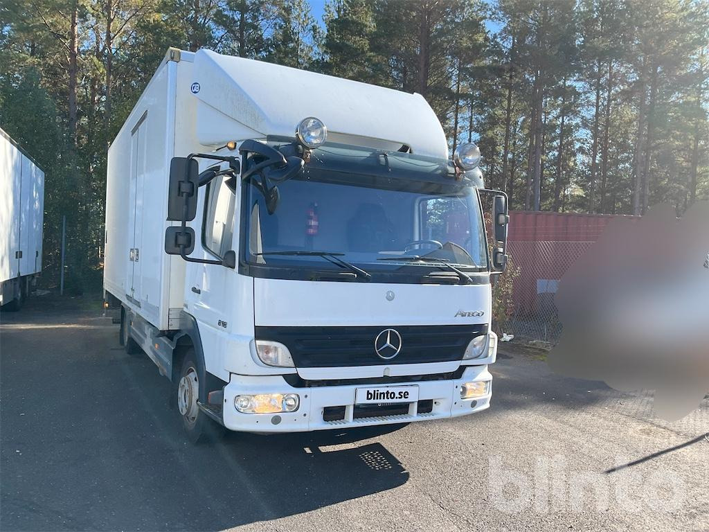 MERCEDES-BENZ 818 L - Lastbil med skåp: bild 2 MERCEDES-BENZ 818 L - Lastbil med skåp: bild 2