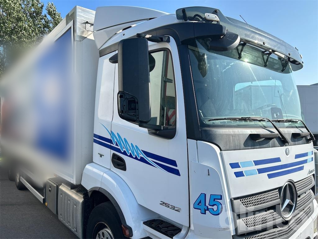 MERCEDES-BENZ - Lastbil med skåp: bild 5 MERCEDES-BENZ - Lastbil med skåp: bild 5