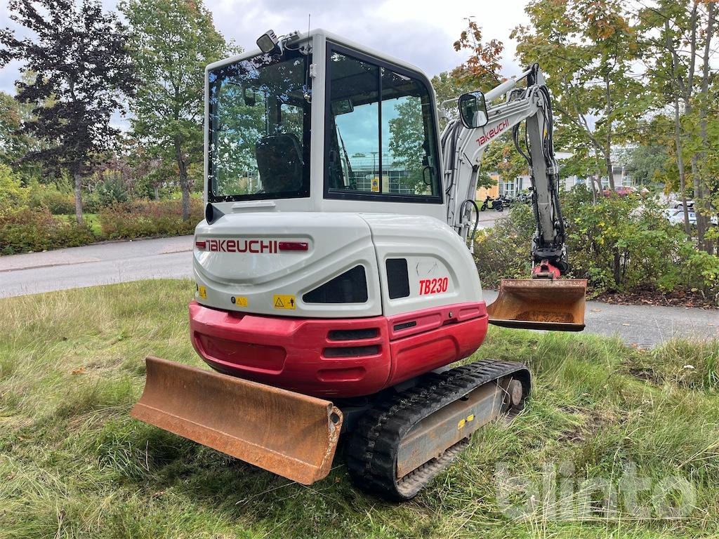 Minigrävare Takeuchi TB 230 med rototilt samt 2 skopor - Bandgrävare: bild 5 Minigrävare Takeuchi TB 230 med rototilt samt 2 skopor - Bandgrävare: bild 5