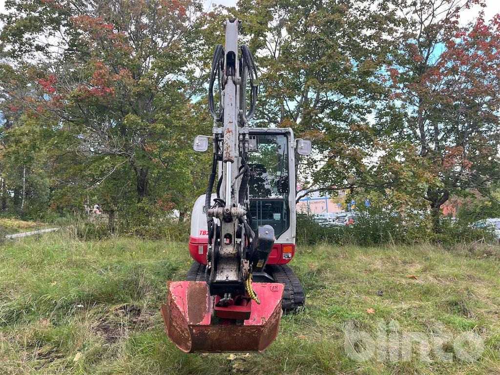 Minigrävare Takeuchi TB 230 med rototilt samt 2 skopor - Bandgrävare: bild 2 Minigrävare Takeuchi TB 230 med rototilt samt 2 skopor - Bandgrävare: bild 2