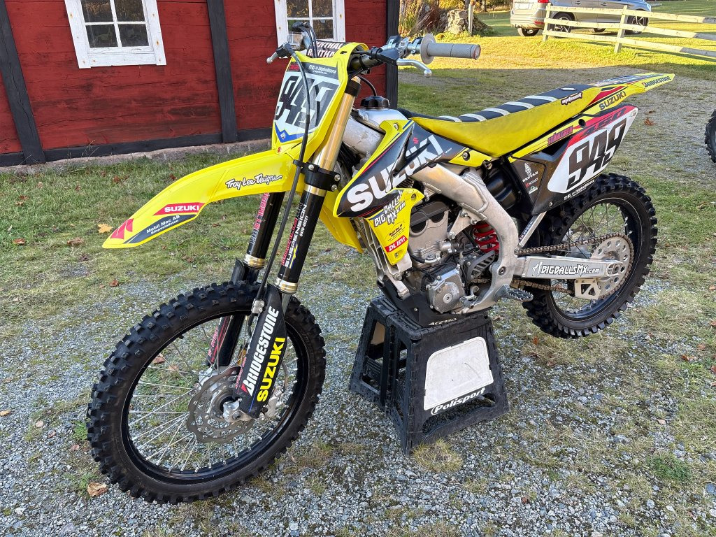 Suzuki 450 - Motorcykel: bild 1 Suzuki 450 - Motorcykel: bild 1