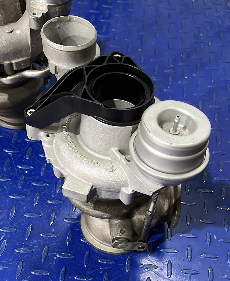 BMW Turbocharger S63N/R 4.4L V8 7849045+7849044 (SET) - Turbo: bild 4 BMW Turbocharger S63N/R 4.4L V8 7849045+7849044 (SET) - Turbo: bild 4