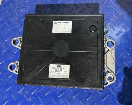 Mercedes A0074462440 ZGS001 - Kontrollenhet för Lastbil: bild 3 Mercedes A0074462440 ZGS001 - Kontrollenhet för Lastbil: bild 3