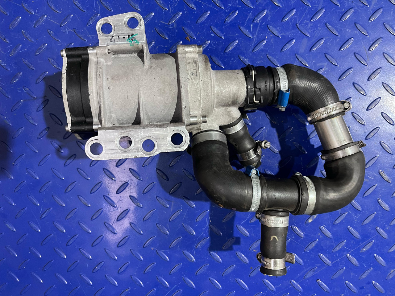 Mercedes Benz Water Pump A2562000600 - Hydraulik: bild 1 Mercedes Benz Water Pump A2562000600 - Hydraulik: bild 1