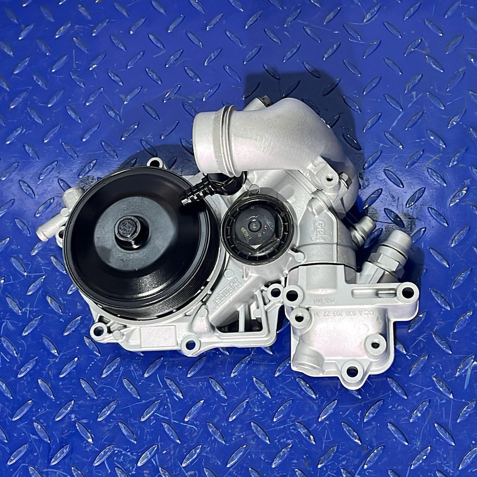 Mercedes Benz Waterpump Atego OM936 - Kylvätskepump: bild 1 Mercedes Benz Waterpump Atego OM936 - Kylvätskepump: bild 1