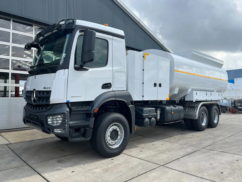 Mercedes-Benz Arocs 3340 6x4 Water Tank Truck - Tankbil: bild 1 Mercedes-Benz Arocs 3340 6x4 Water Tank Truck - Tankbil: bild 1