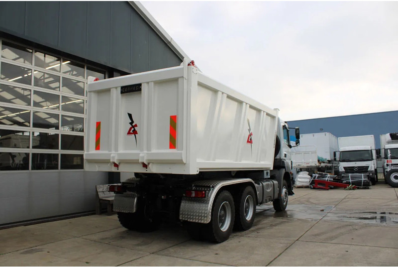 Mercedes-Benz Axor 3344 K 6x4 Tipper Truck - Tippbil lastbil: bild 4 Mercedes-Benz Axor 3344 K 6x4 Tipper Truck - Tippbil lastbil: bild 4