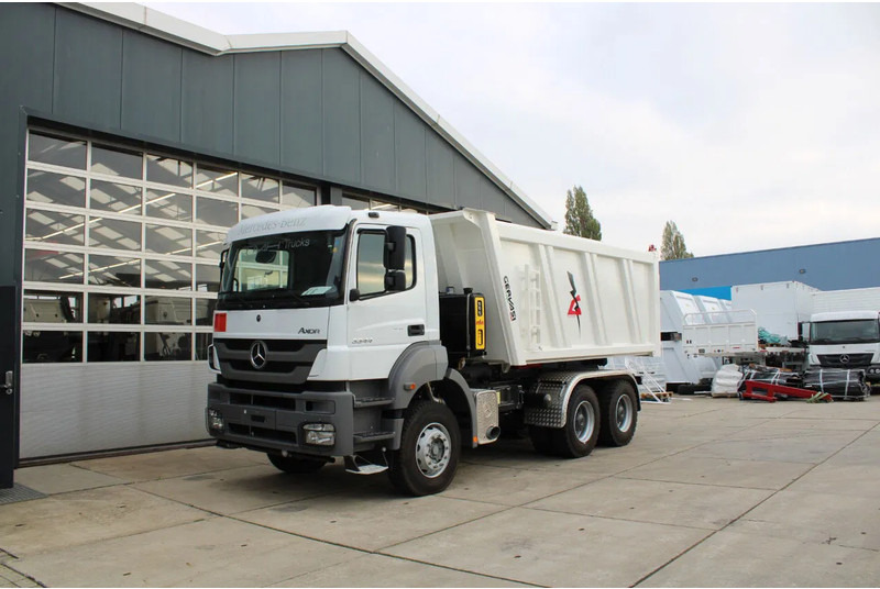 Mercedes-Benz Axor 3344 K 6x4 Tipper Truck - Tippbil lastbil: bild 2 Mercedes-Benz Axor 3344 K 6x4 Tipper Truck - Tippbil lastbil: bild 2