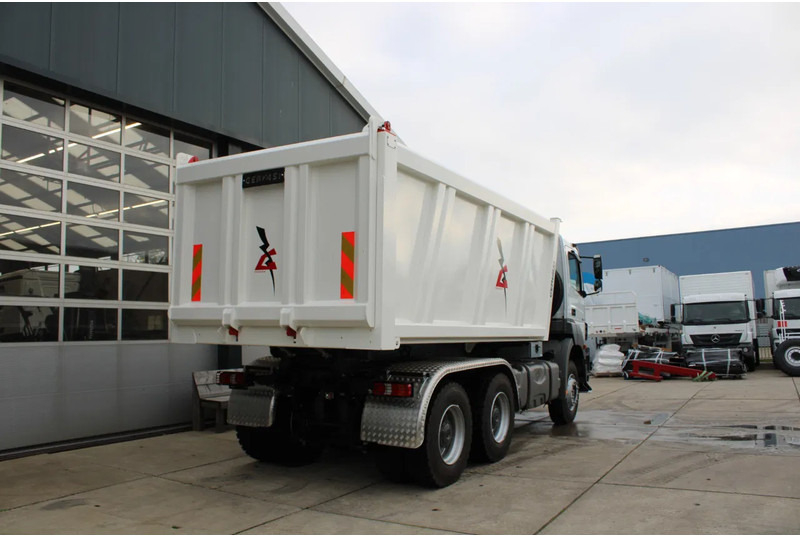 Mercedes-Benz Axor 3344 K 6x4 Tipper Truck - Tippbil lastbil: bild 4 Mercedes-Benz Axor 3344 K 6x4 Tipper Truck - Tippbil lastbil: bild 4