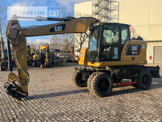 Cat M317F - Grävmaskin på däck: bild 1 Cat M317F - Grävmaskin på däck: bild 1
