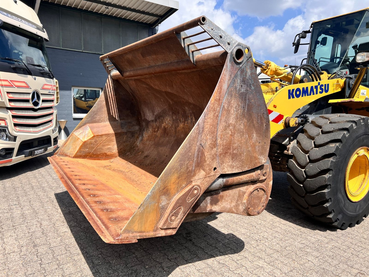 Komatsu WA 380-7 A Hochkippschaufel 4,5m³ Schnellwechsle - Hjullastare: bild 2 Komatsu WA 380-7 A Hochkippschaufel 4,5m³ Schnellwechsle - Hjullastare: bild 2