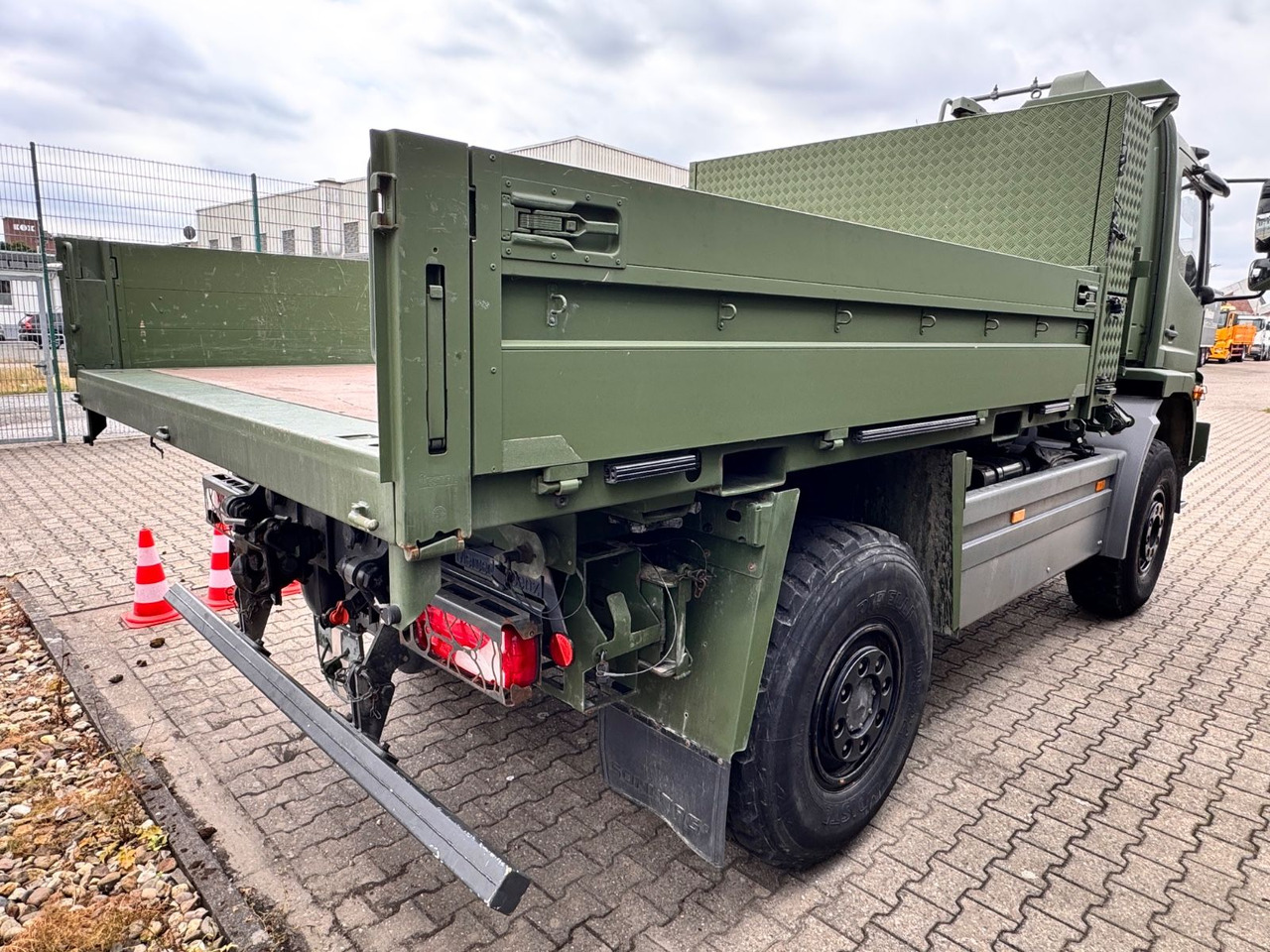 Mercedes-Benz 1018 Atego 4x4 Allrad Camper - Transportbil med flak: bild 4 Mercedes-Benz 1018 Atego 4x4 Allrad Camper - Transportbil med flak: bild 4