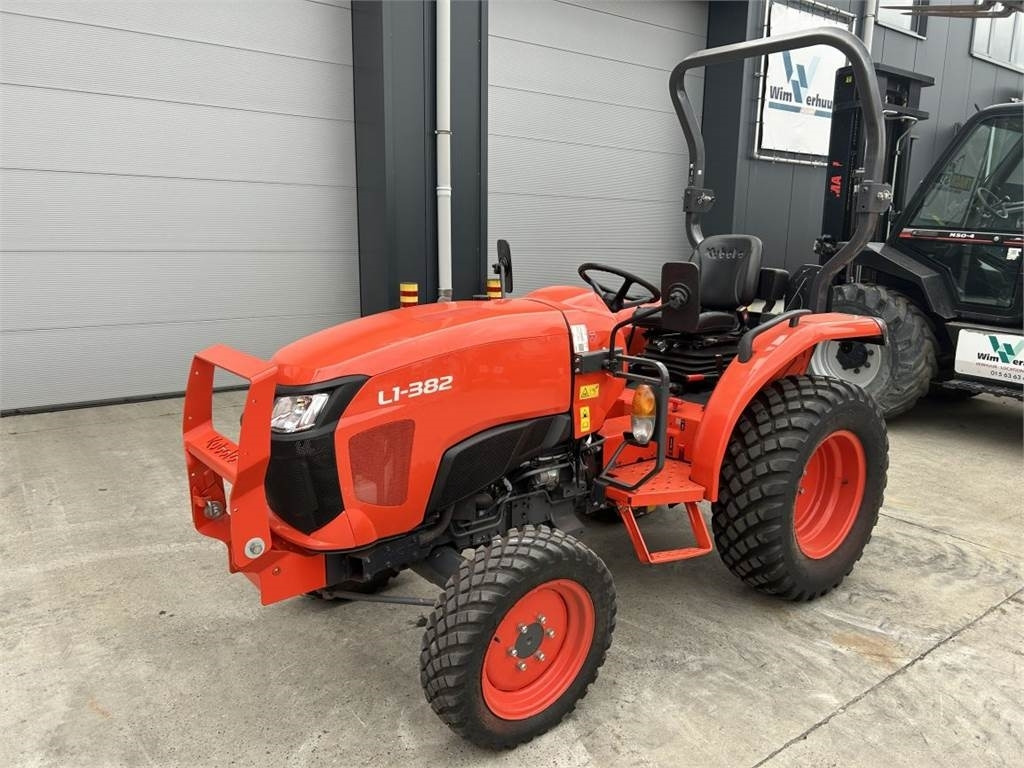 Kubota L1-382 (7325) - Kommunaltraktor: bild 1 Kubota L1-382 (7325) - Kommunaltraktor: bild 1