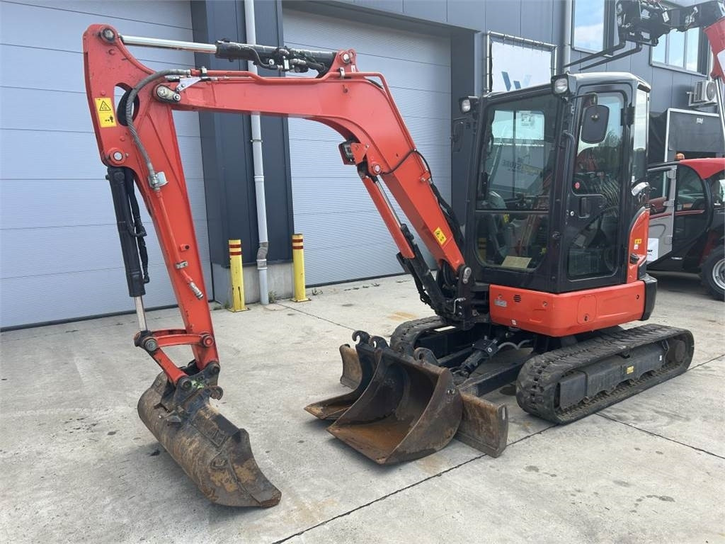 Kubota U36-4 (7398) - Minigrävmaskin: bild 2 Kubota U36-4 (7398) - Minigrävmaskin: bild 2