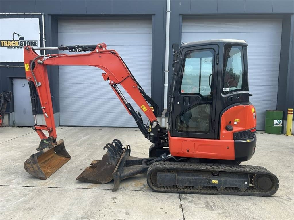 Kubota U36-4 (7398) - Minigrävmaskin: bild 1 Kubota U36-4 (7398) - Minigrävmaskin: bild 1